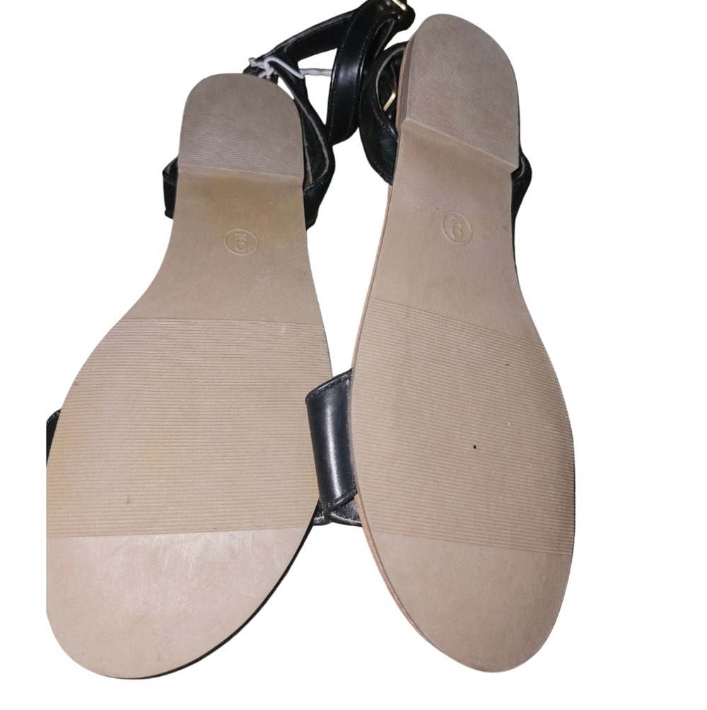 💖⏩️Betsey Johnson Black Sandals with Bow and Heart Accent - Picture 2 of 3